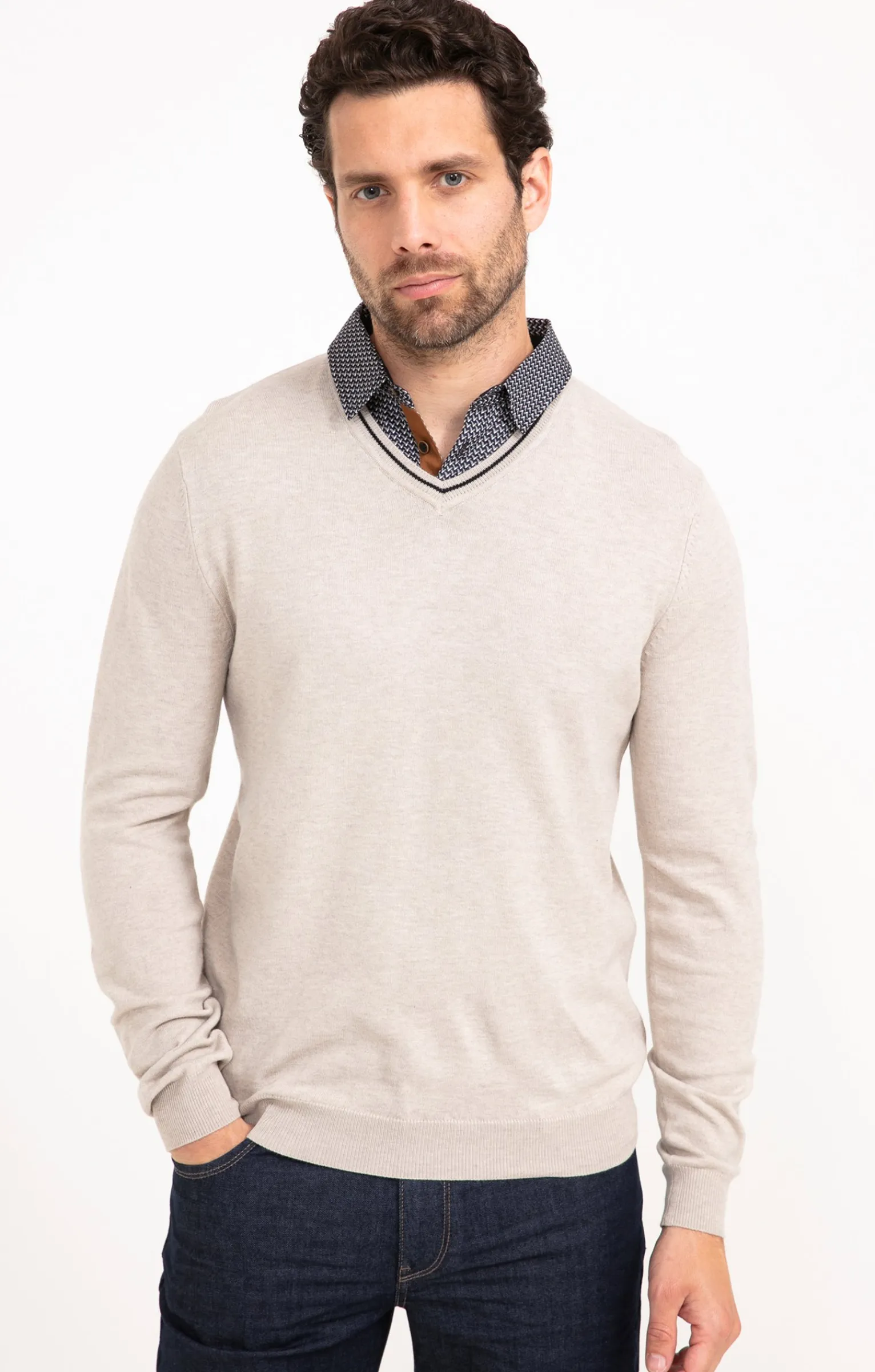 Pulls & Gilets<Armand Thiery Pull uni col V avec chemise - Beige