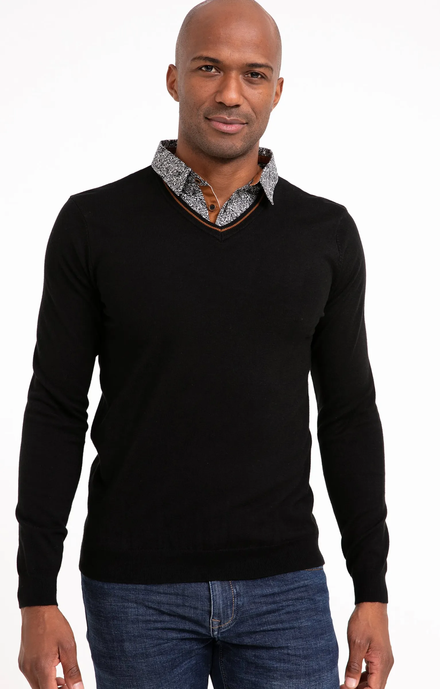 Pulls & Gilets<Armand Thiery Pull uni col V avec chemise - Noir
